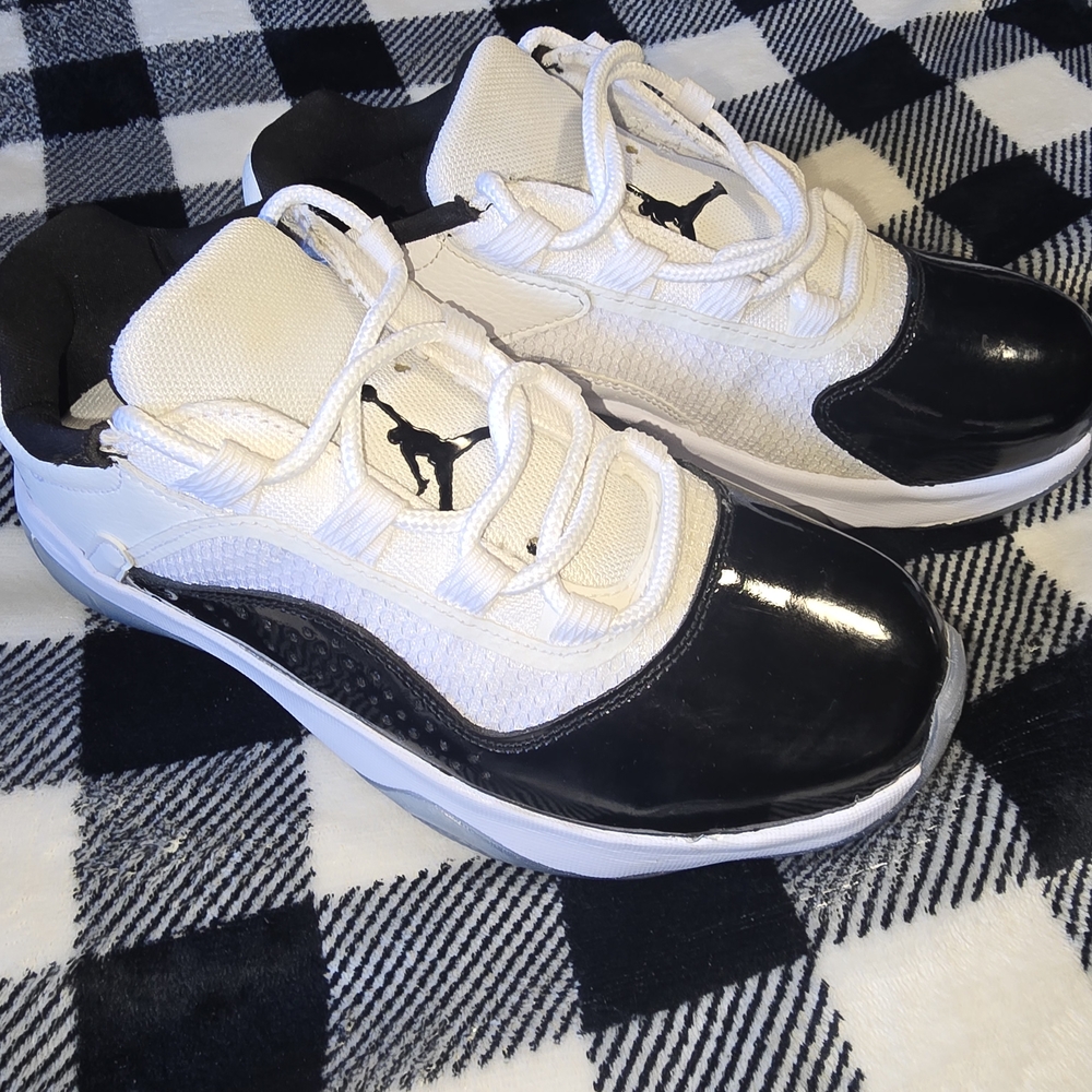 Air Jordan 11 CMFT Low